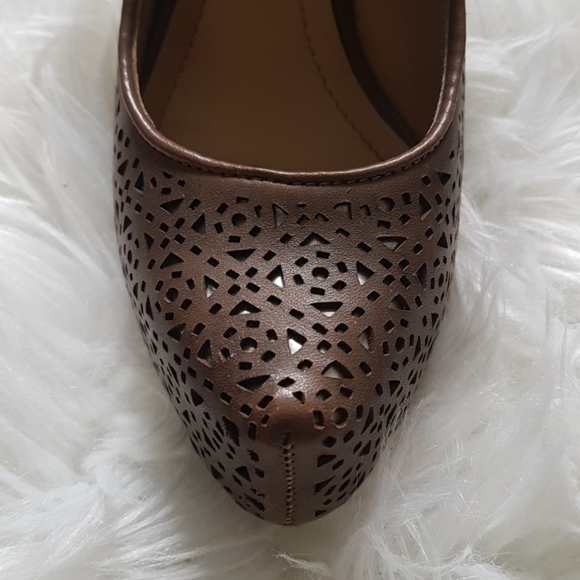 BCBG heels - Picture 3 of 7